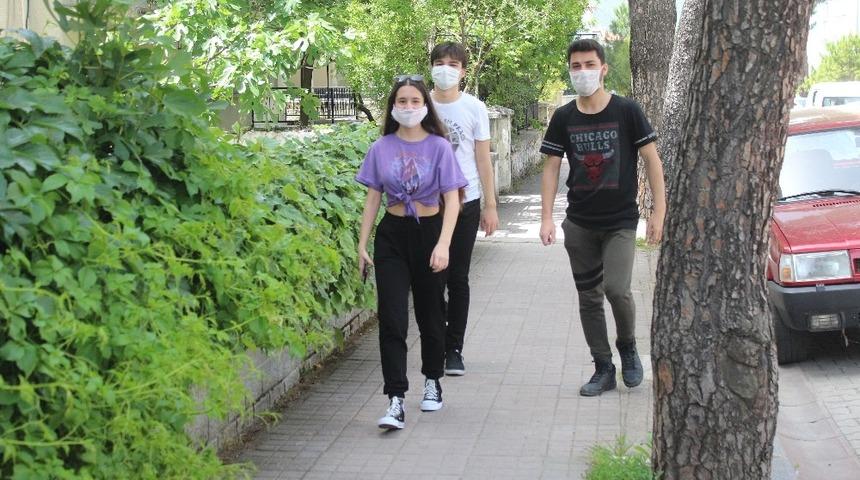 Muğla&rsquo;da 15-20 yaş arası gen&ccedil;ler sokağa &ccedil;ıktı