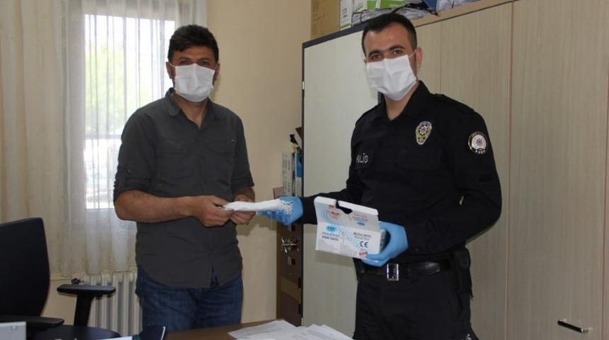 İş adamı Emniyet M&uuml;d&uuml;rl&uuml;ğ&uuml;&rsquo;ne 20 bin adet maske desteği sağladı