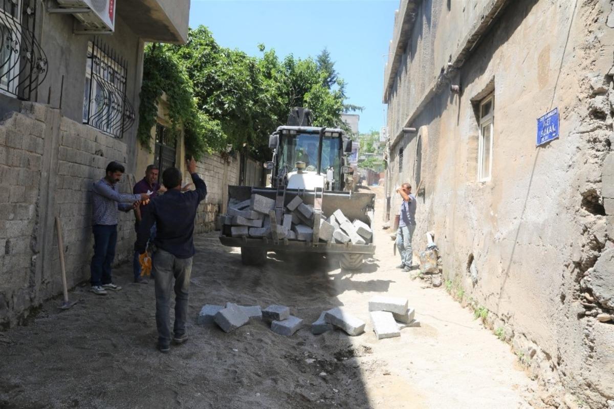 Cizre&rsquo;de yol bakım ve onarım &ccedil;alışmaları devam ediyor