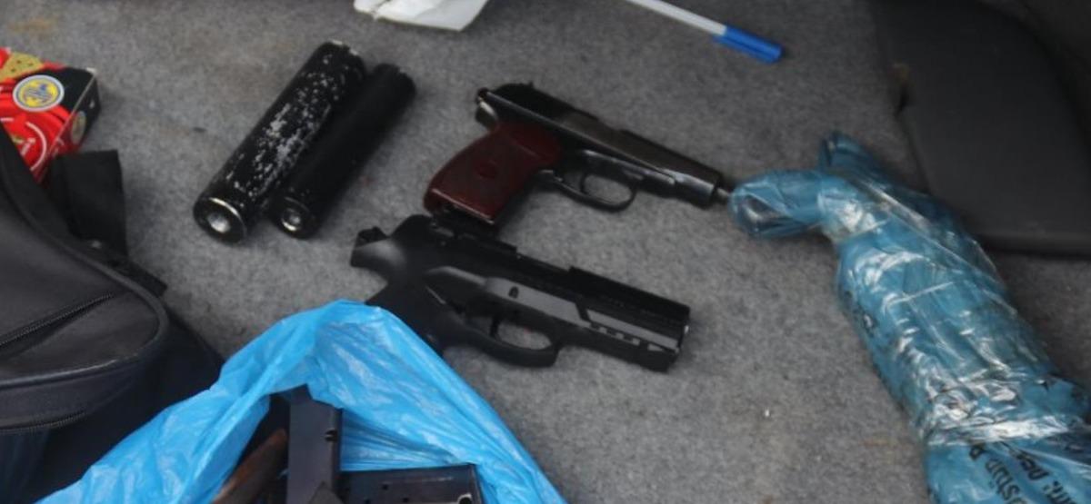 Esenyurt'ta park halindeki ara&ccedil; cephanelik &ccedil;ıktı