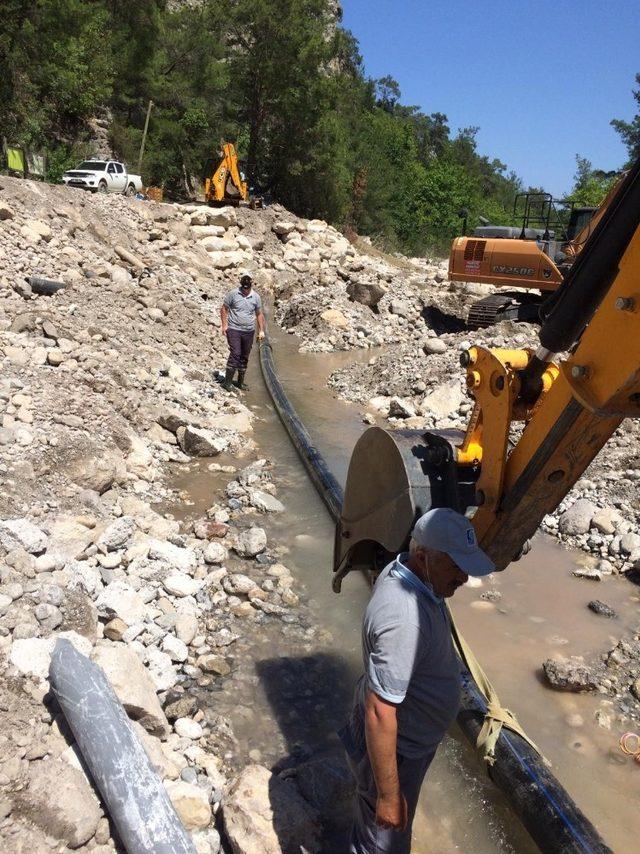 ASAT Kemer’de sorunlu içme suyu hattını yeniledi