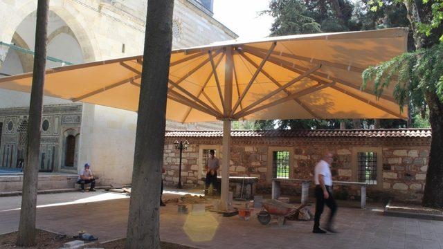 Mustafa Paşa Camii’nin avluna dev tente yapıldı