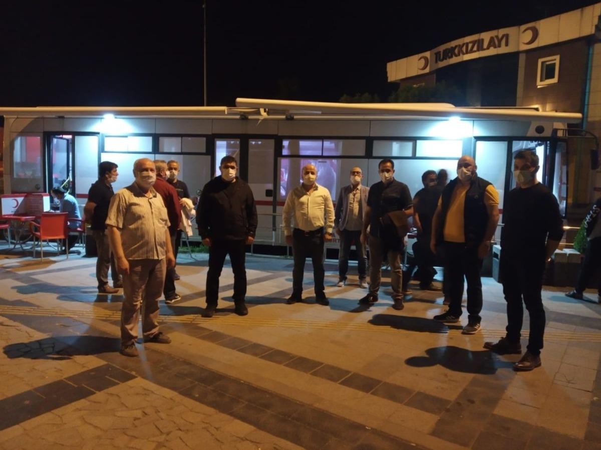 B&uuml;ro Memur-Sen &uuml;yeleri Kızılay i&ccedil;in seferber oldu