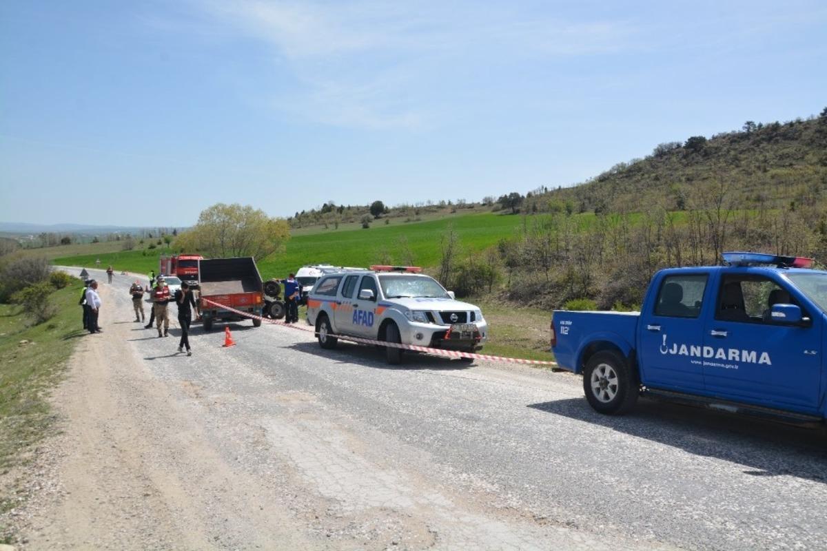 Devrilen trakt&ouml;r&uuml;n altında sıkışarak can verdi