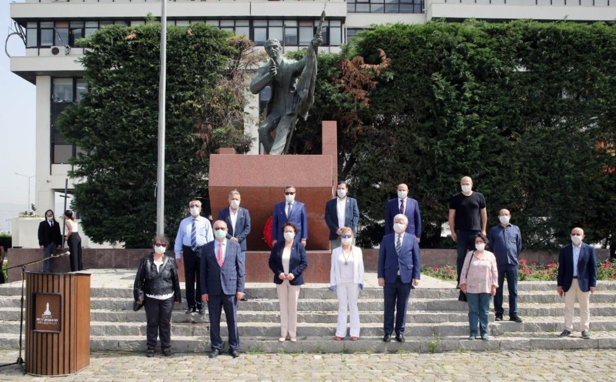 İzmir&rsquo;in onuru Gazeteci Hasan Tahsin anıldı