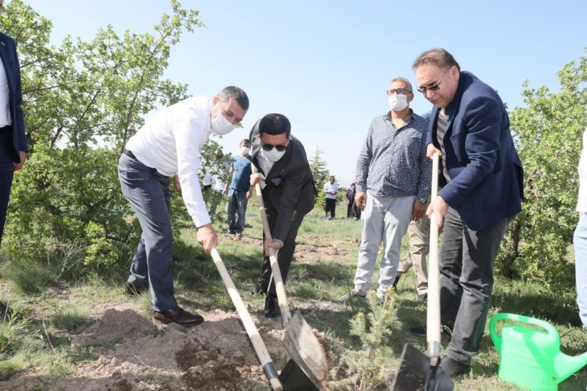 Nevşehir&rsquo;de yeni doğan ve vefat edenler i&ccedil;in 600 fidan dikildi