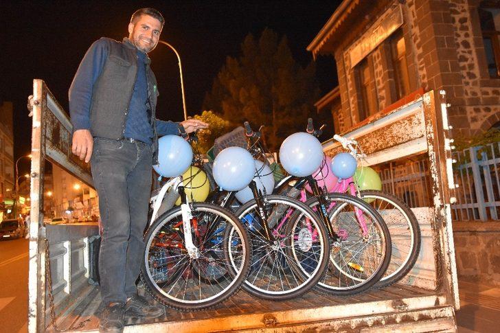 Çizimlerle 40 Hadis Yarışması’nda dereceye girenlere bisiklet ödülü G4