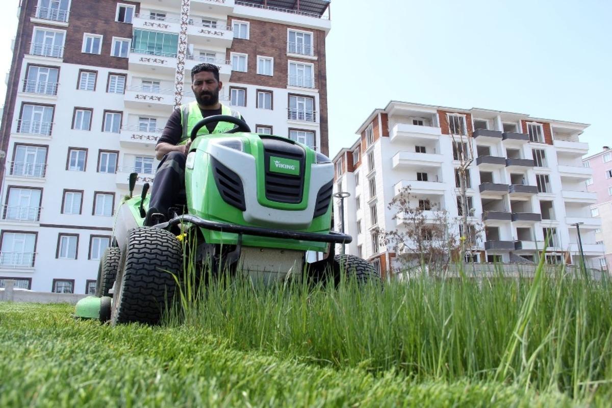 Van&rsquo;daki parklarda bakım ve onarım &ccedil;alışması