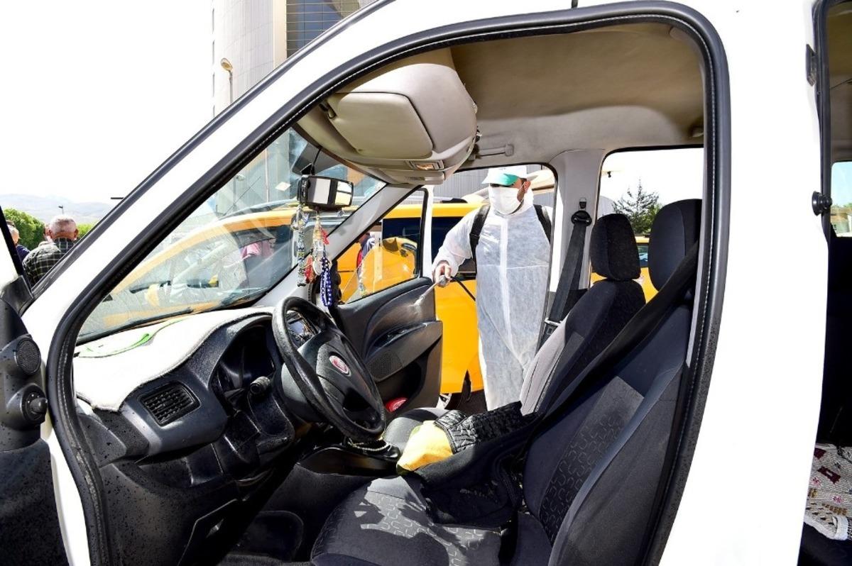 Malatya&rsquo;da taksiler dezenfekte edildi