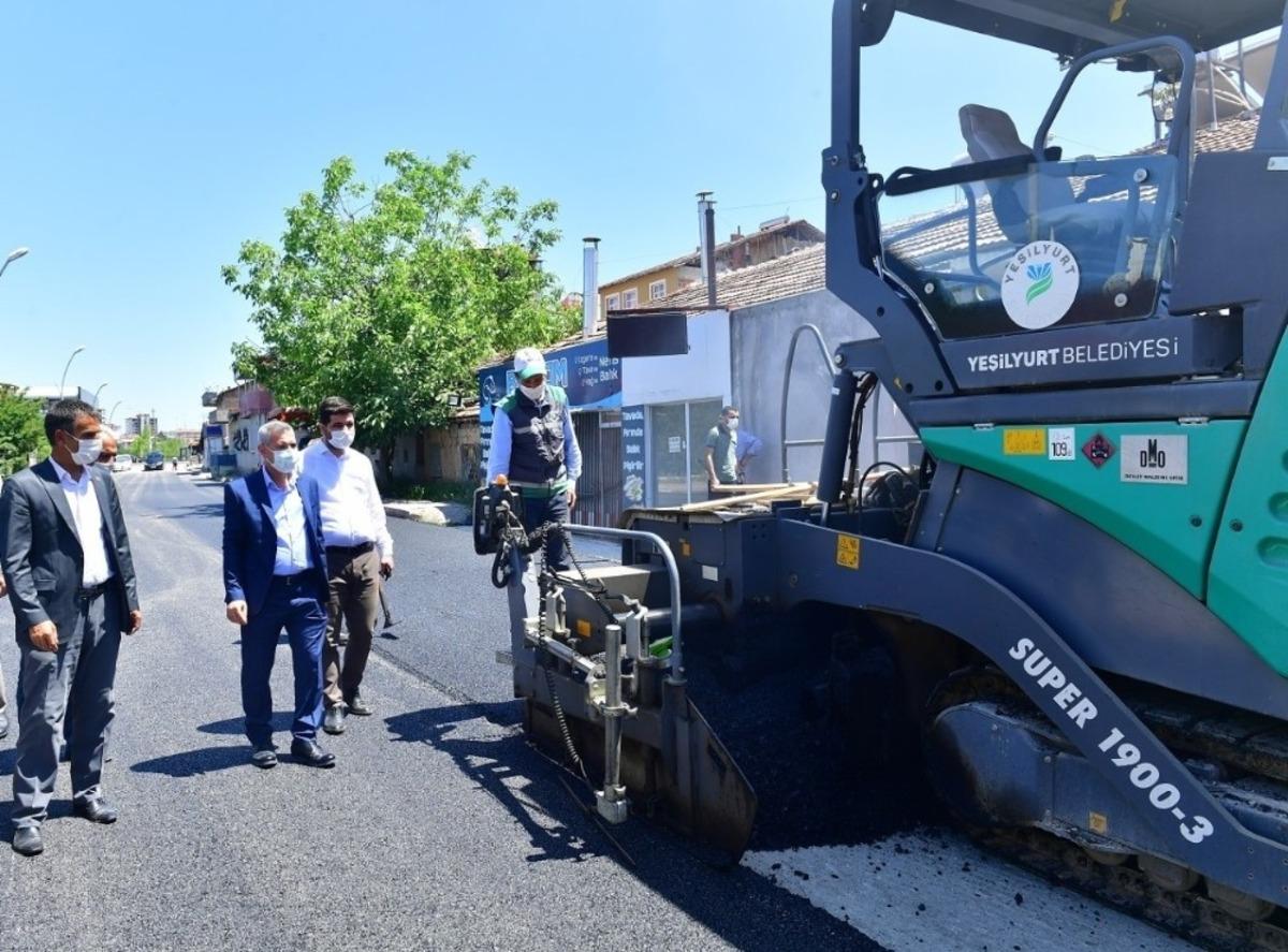Başkan &Ccedil;ınar, asfalt &ccedil;alışmasını inceledi