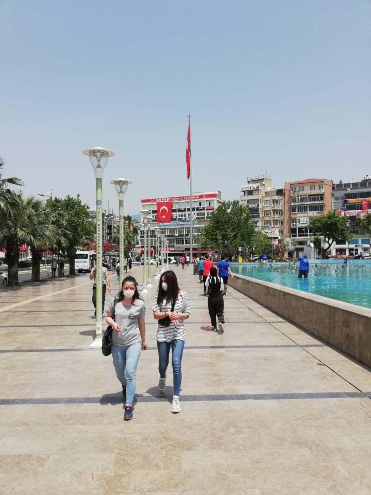 Aydın&rsquo;da gen&ccedil;ler sokağa akın etti