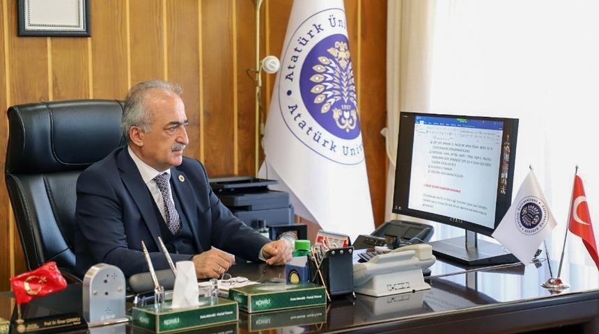 Rekt&ouml;r &Ccedil;omaklı, &Uuml;AK Y&ouml;netim Kurulu &uuml;yeliğine tekrar se&ccedil;ildi