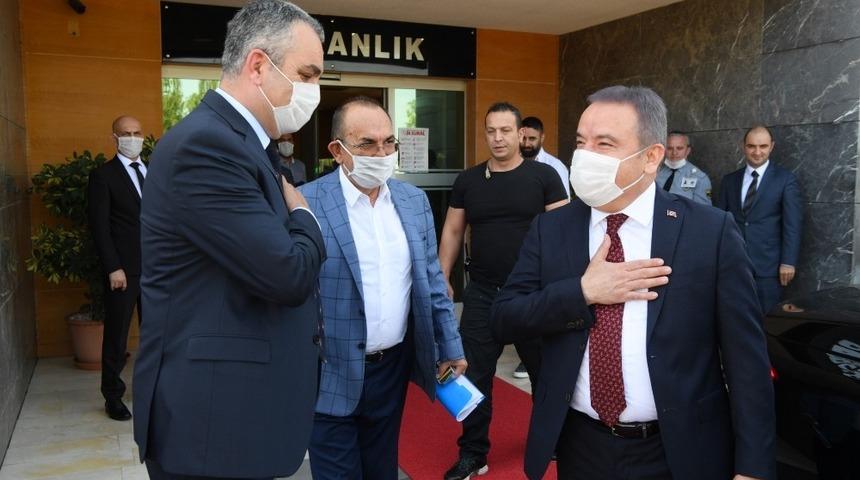 Başkan Esen, B&ouml;cek ve Başaran&rsquo;ı ağırladı