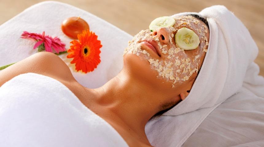 Bebeksi cilde sahip olan &uuml;nl&uuml;lerin cilt bakım rutinleri! Yulaf, s&uuml;t...