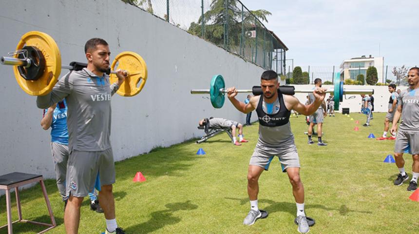 Trabzonspor, &ccedil;alışmalarını s&uuml;rd&uuml;rd&uuml;