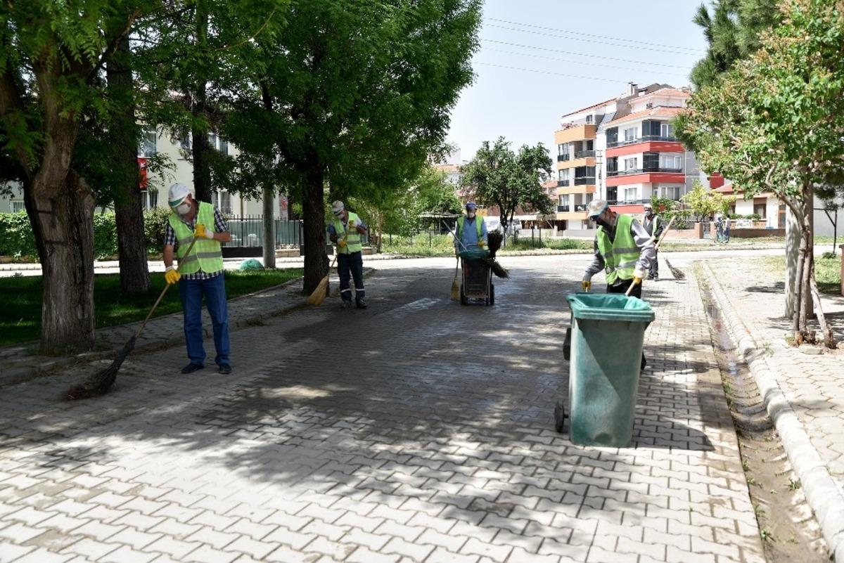 Tepabaşı&rsquo;nda temizlik &ccedil;alışmaları hız kesmiyor