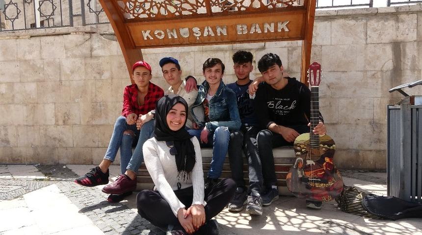 Şarkı s&ouml;ylemek i&ccedil;in haftalardır bu anı beklediler