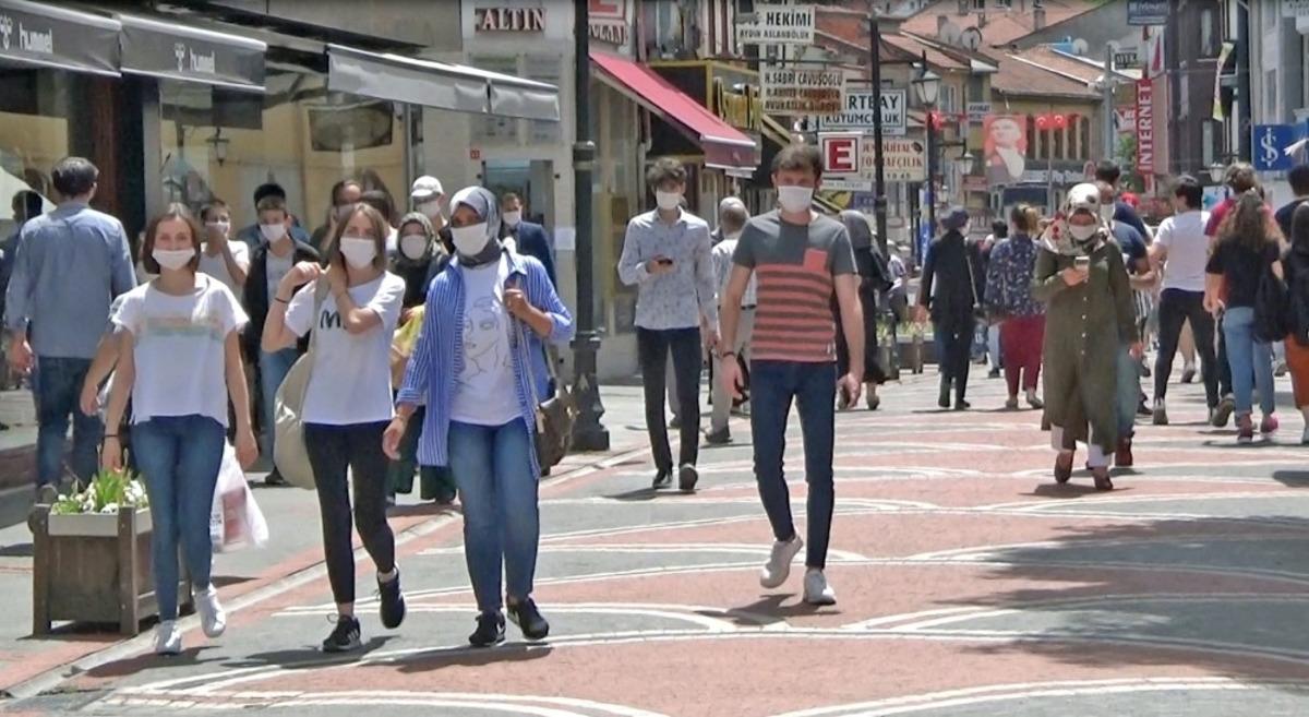 Bartın&rsquo;da 15-20 yaş aralığındaki gen&ccedil;ler 41 g&uuml;n sonra sokağa &ccedil;ıktı