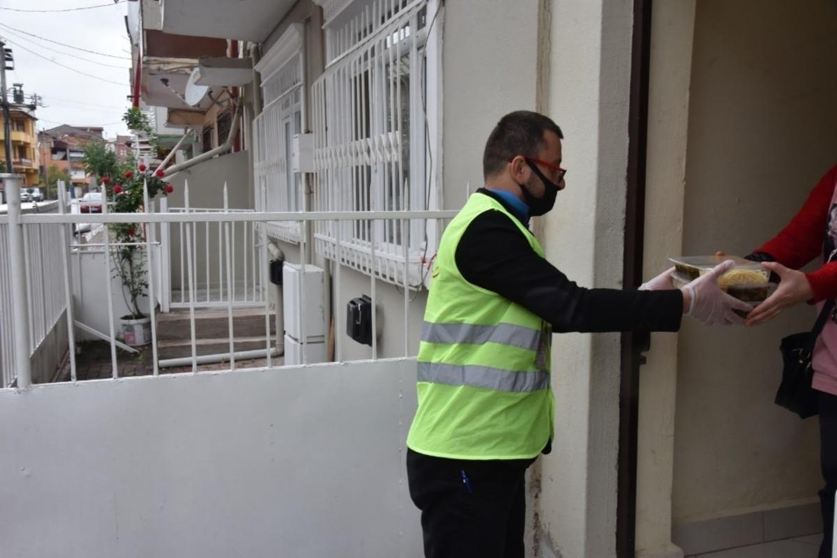 İzmit&rsquo;te binlerce kişi iftar yemeği bağışında bulundu