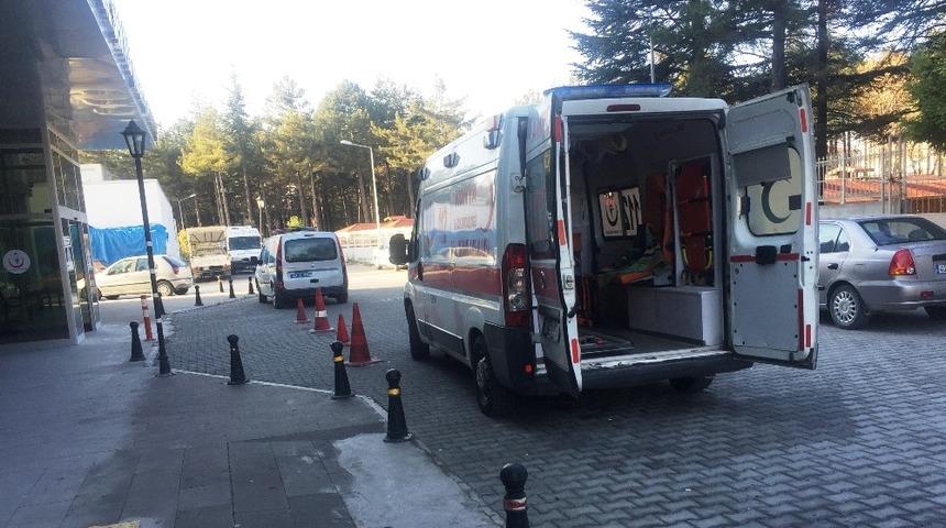 Devrilen motosikletin s&uuml;r&uuml;c&uuml;s&uuml; yaralandı