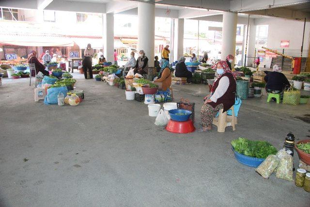 Devrek’te köylü üreticilere ürünlerini satma izini verildi