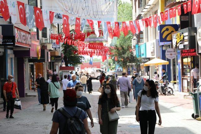 İzmit sokakları 19 Mayıs’a hazırlandı