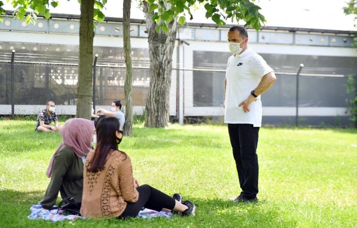Gen&ccedil;ler Hask&ouml;y sahilde doyasıya eğlendi