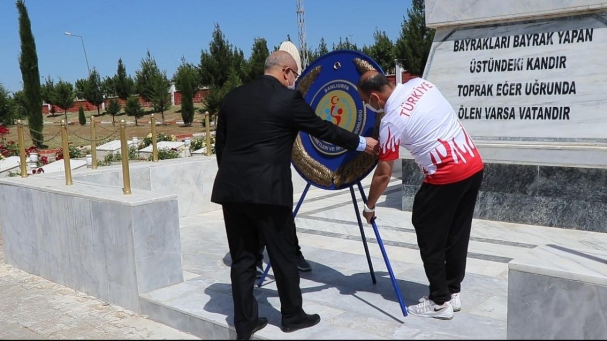 Gen&ccedil;lik Haftasında şehitlik anıtına &ccedil;elenk bırakıldı