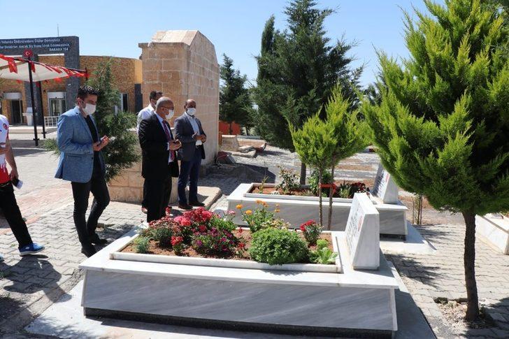 Gençlik Haftasında şehitlik anıtına çelenk bırakıldı G4