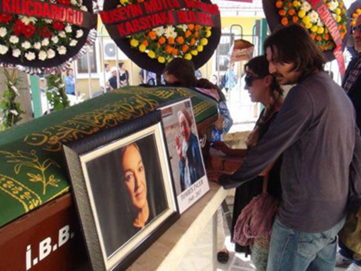 Tomris İncer, çok sevdiği Foça'da son yolculuğuna uğurlandı G2