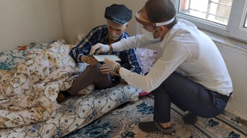 Dicle Elektrik 65 yaş &uuml;st&uuml; m&uuml;şterilerine evde hizmet veriyor