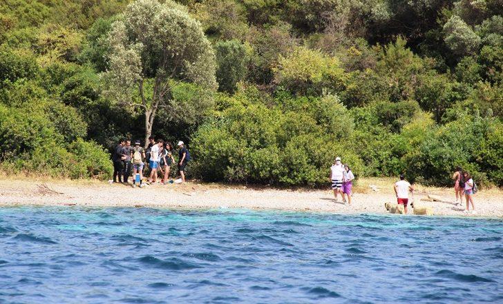 Saklı koyda gizi saklı denize girdiler G1