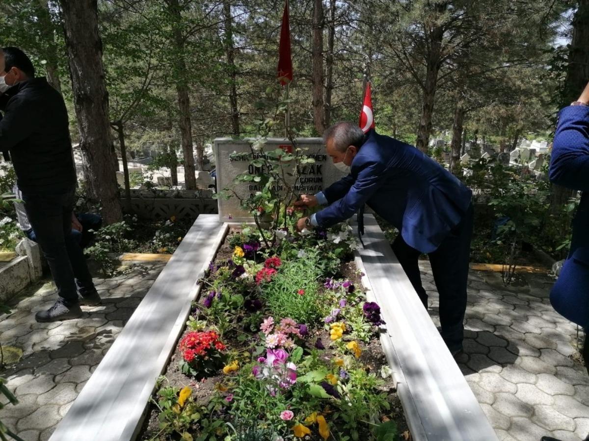 Gen&ccedil;lik haftası şehitlik ziyareti ile başladı