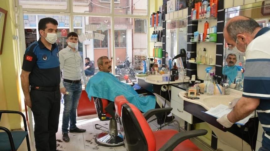 Şuhut&rsquo;ta berber ve kuaf&ouml;rlere korona vir&uuml;s denetimi