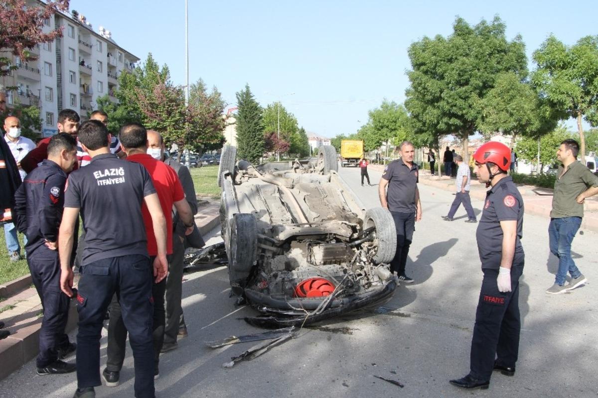 Elazığ&rsquo;da iki ayrı trafik kazası: 4 yaralı