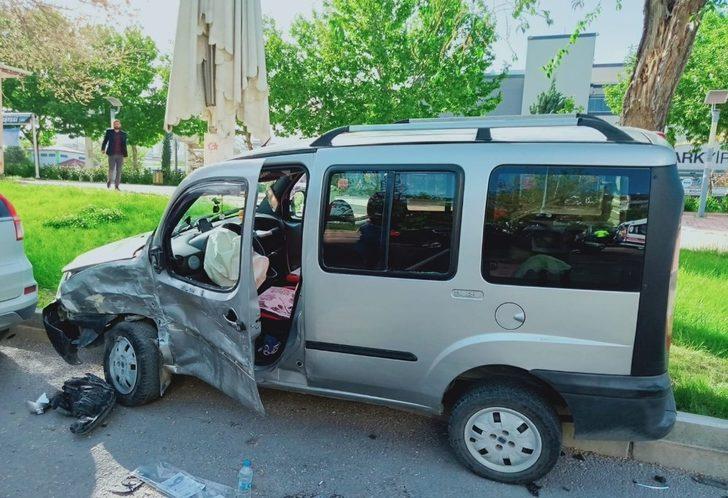 Elazığ’da iki ayrı trafik kazası: 4 yaralı G5