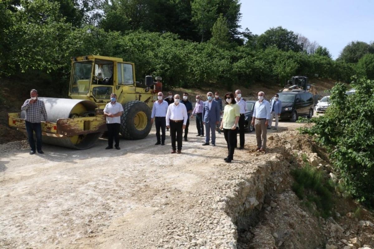 Selin vurduğu Esmahanım ve Uğurlu k&ouml;ylerinde asfalta &ccedil;alışmaları s&uuml;r&uuml;yor