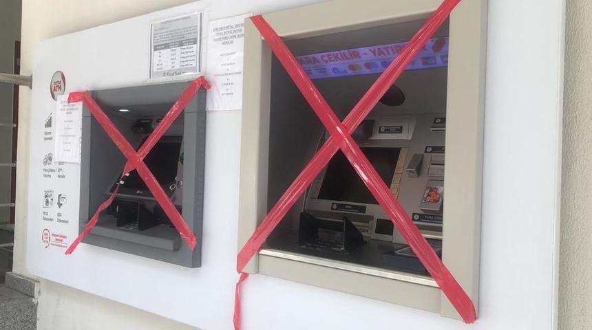 M&uuml;şteri bankada bayıldı, koronavir&uuml;s ş&uuml;phesiyle şube kapatıldı