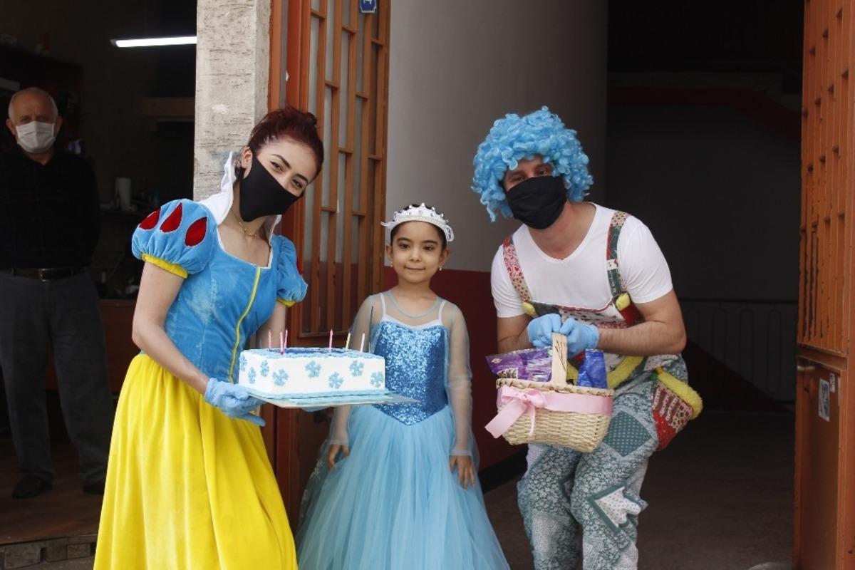 G&ouml;rme bozukluğu bulunan Minik Ezgi&rsquo;ye doğum g&uuml;n&uuml; s&uuml;rprizi