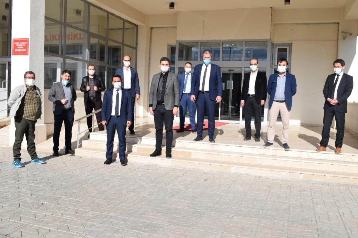 İl Sağlık M&uuml;d&uuml;r&uuml; Kurnaz Ağrı&rsquo;da a&ccedil;ılan PCR laboratuvarını ziyaret etti