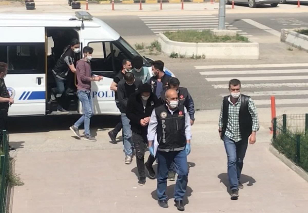 Ara&ccedil;larında uyuşturucuyla yakalanan ş&uuml;pheliler adli kontrolle serbest