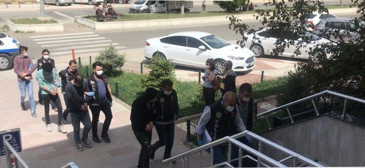 Araçlarında uyuşturucuyla yakalanan şüpheliler adli kontrolle serbest G2