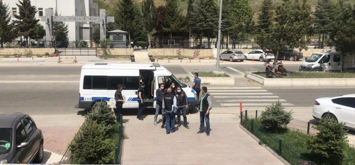 Araçlarında uyuşturucuyla yakalanan şüpheliler adli kontrolle serbest G3