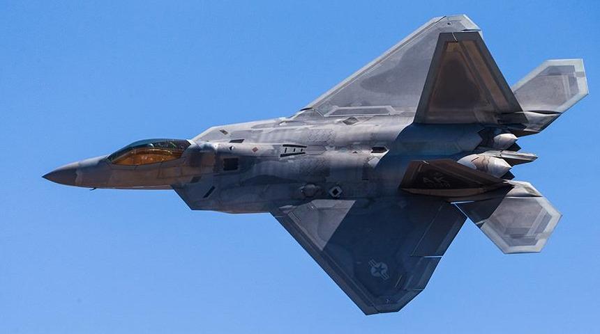 ABD ordusuna ait F-22 savaş uçağı düştü