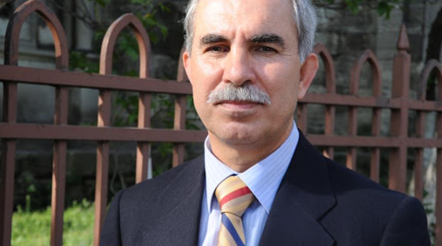 İlahiyatçı Prof. Kırbaşoğlu: Cami hoparlöründe bir tek 'sordum sarı çiçeğe' ilahisi eksik