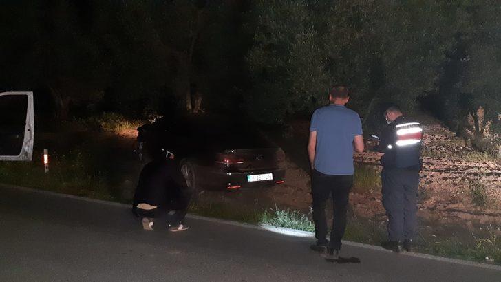 'Dur' ihtarına uymadılar, polis aracına çarpıp yaya olarak kaçtılar G2