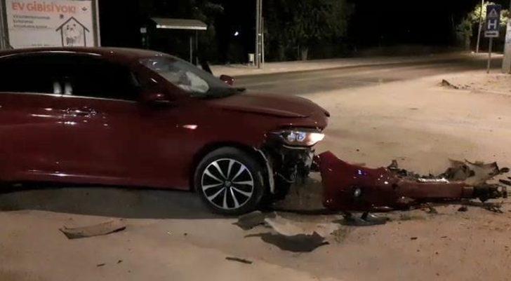 'Dur' ihtarına uymadılar, polis aracına çarpıp yaya olarak kaçtılar G4