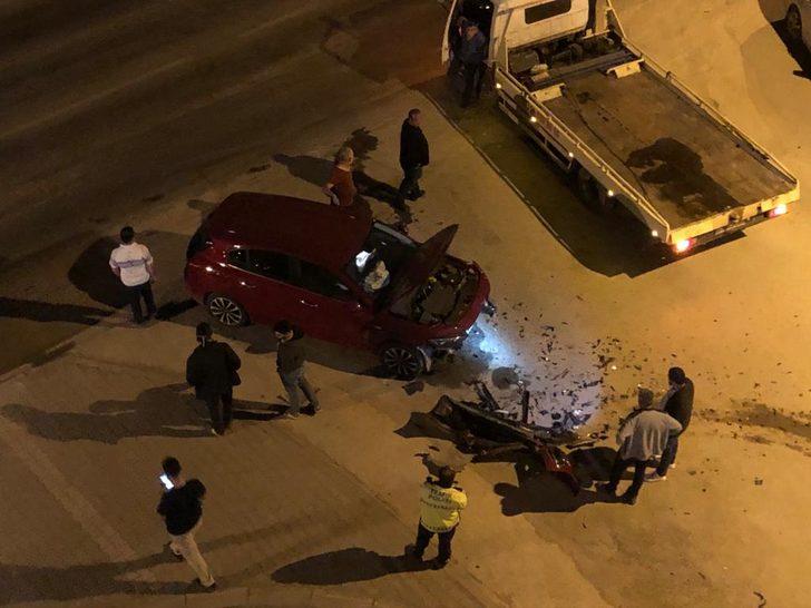 'Dur' ihtarına uymadılar, polis aracına çarpıp yaya olarak kaçtılar G5