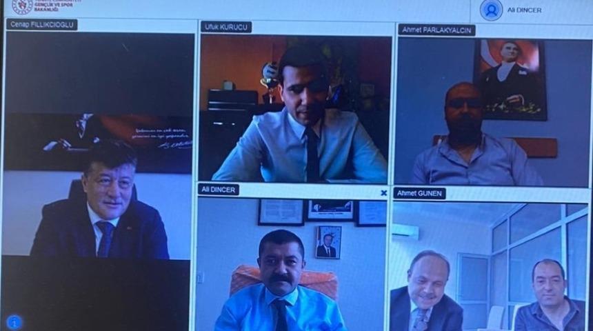 Gen&ccedil;lik ve Spor İl M&uuml;d&uuml;r&uuml; Fillik&ccedil;ioğlu&rsquo;dan tedbirli toplantı