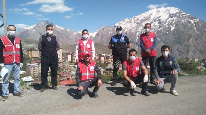 Hakkari Kızılay yardımlarını s&uuml;rd&uuml;r&uuml;yor